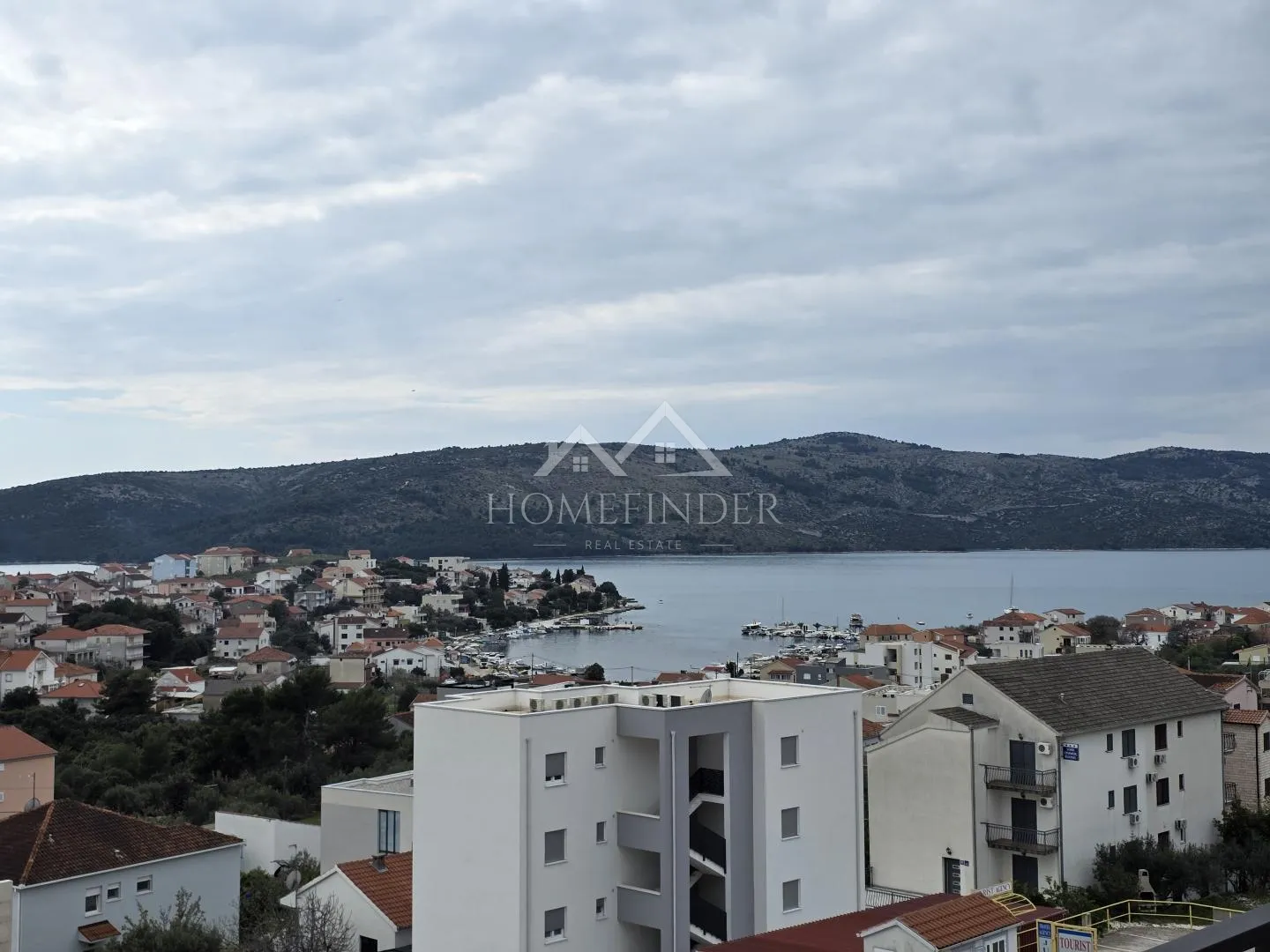 Stan s pogledom na more, 77 m2, Trogir