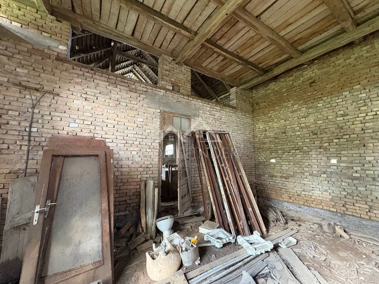 kuća za adaptaciju ili rušenje: ruča (orle), 100 m2 - slika 15