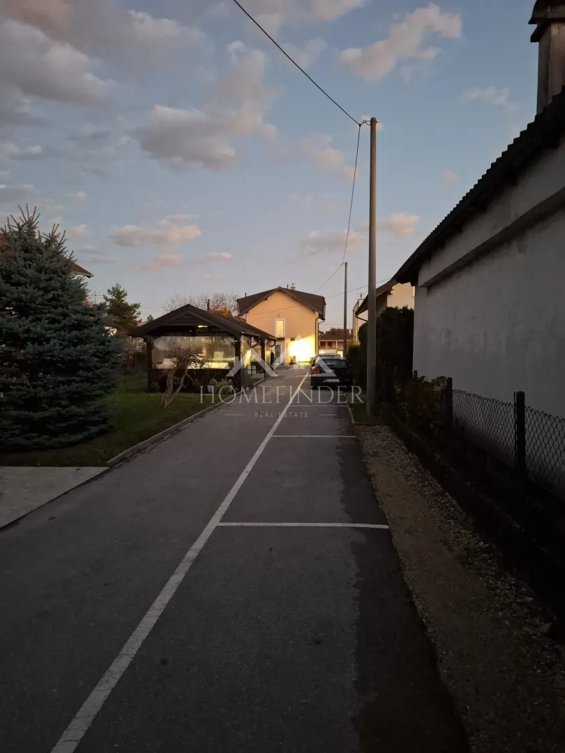 funkcionalna višenamjenska kuća u strmcu, 300 m2, ( 8s), 6 vpm - slika 17