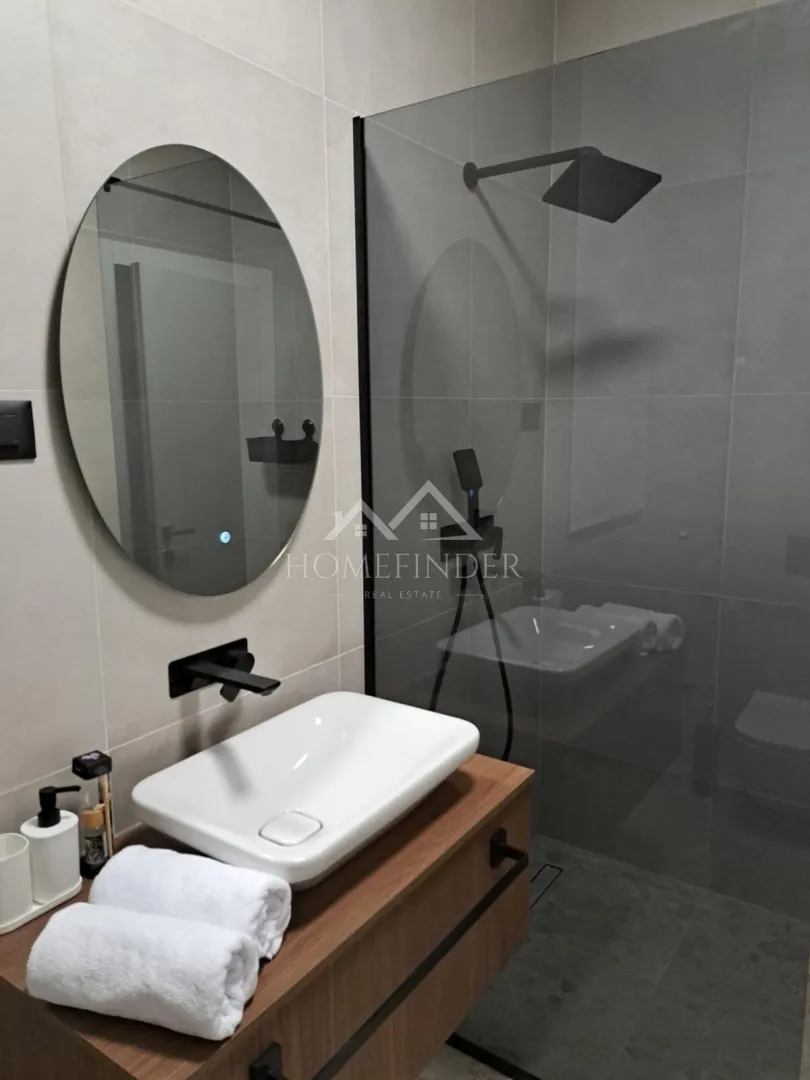 urbana vila s bazenom, (5s), 4 vpm, smart house 200 metara od mora - slika 28