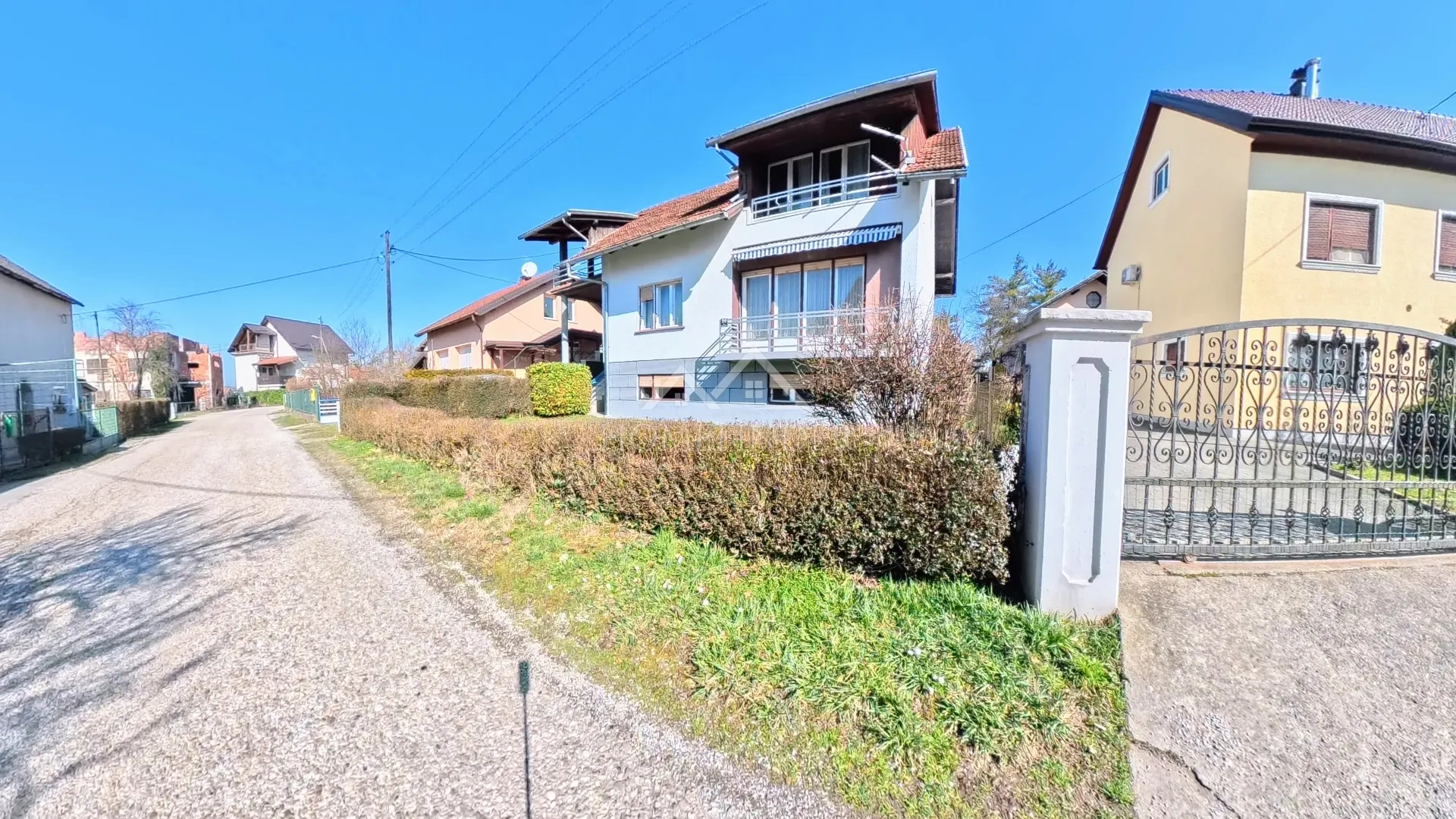 obiteljska kuća, 190m2, top lokacija, oroslavje - slika 2