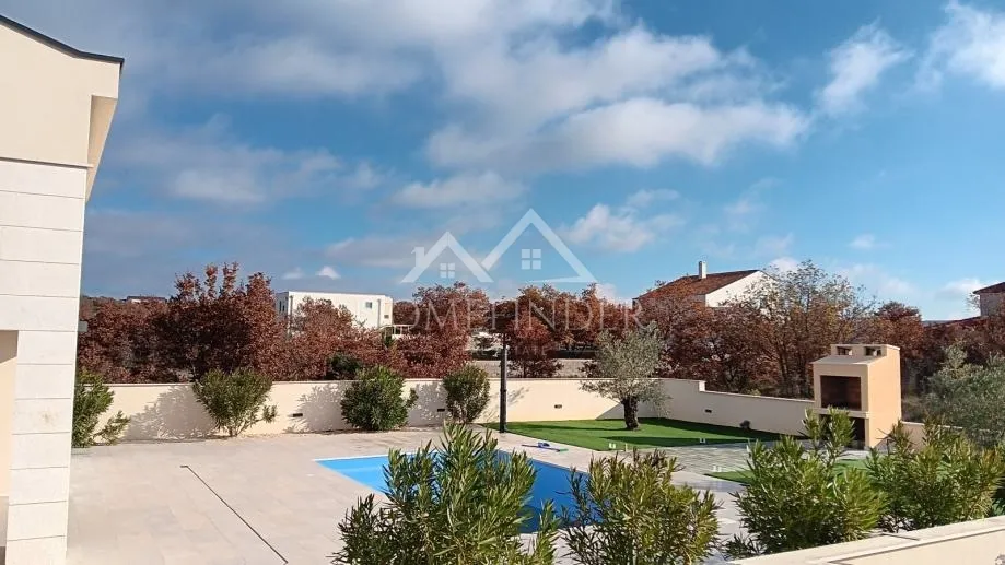 kuća s bazenom, murvica 150 m² - slika 2