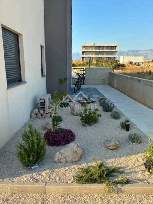 moderan apartman s balkonom, namješten, 3s, 58m2, povljana, novogradnja - slika 14