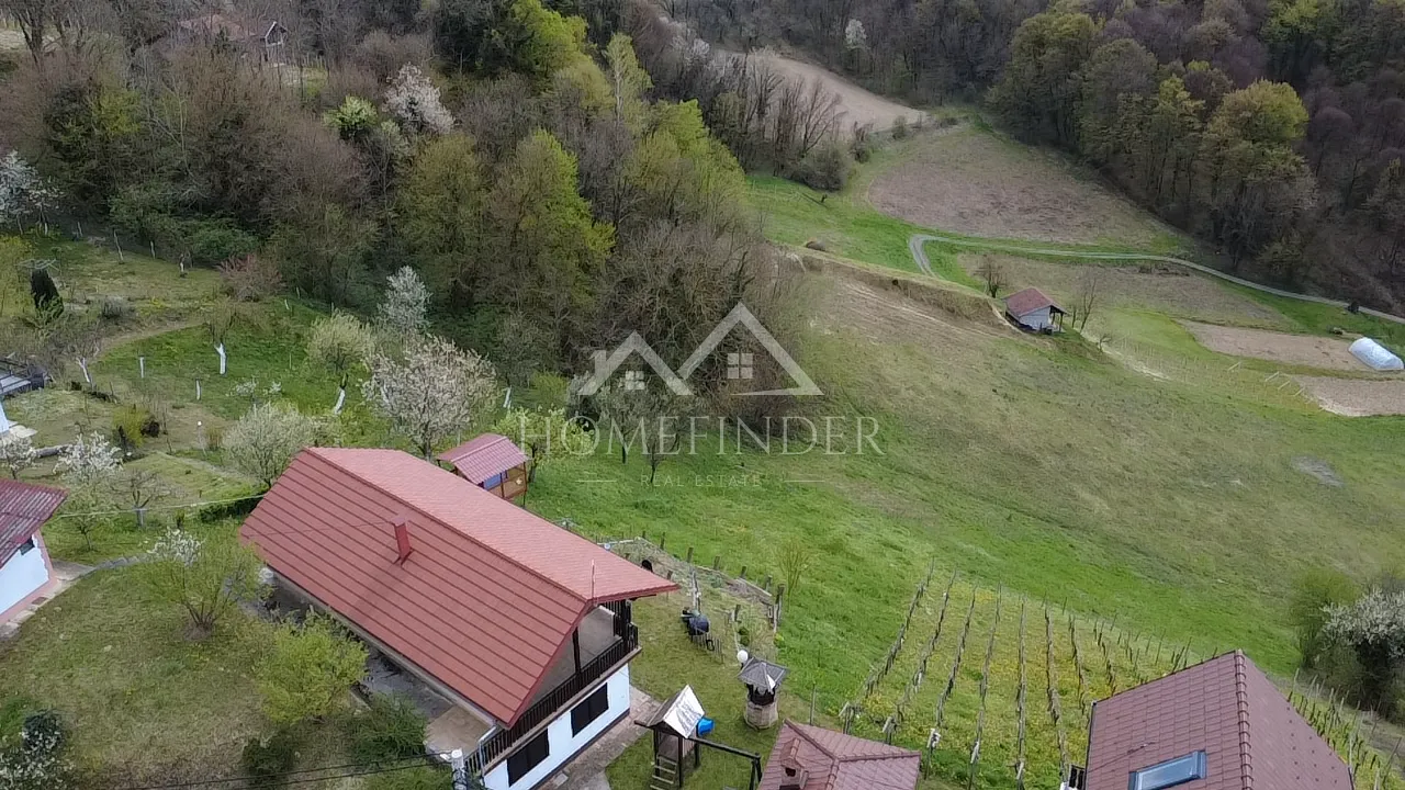 vikendica s preljepim pogledom i dvorištem, veliko trgovišće - slika 9