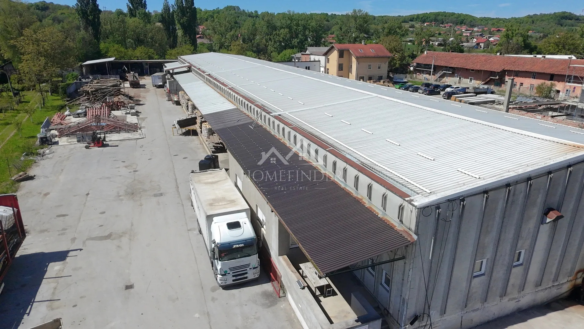 Hala 2471m² na parceli 6602m², Karlovac