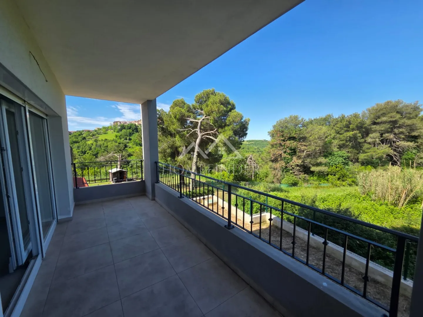 stan s dvorištem i predivnim pogledom 84m², buje - slika 2
