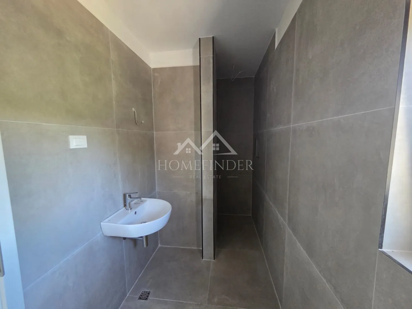 stan s dvorištem i predivnim pogledom 84m², buje - slika 10