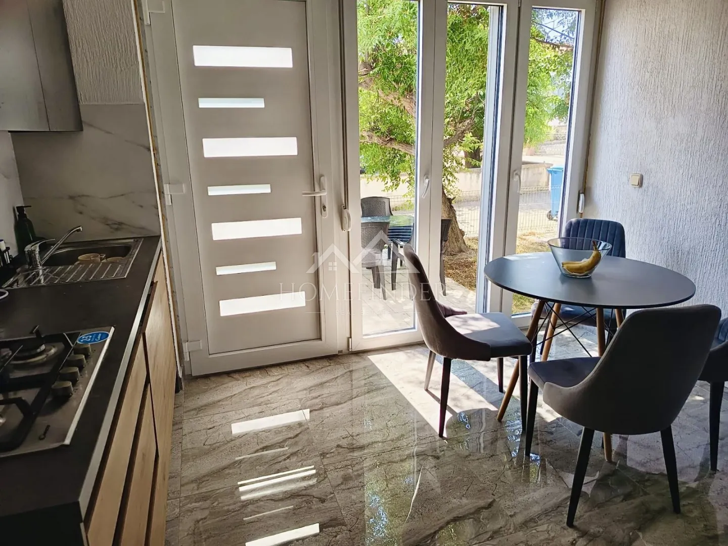 2 apartmana, 58,90m2, Vir, 150m od plaže