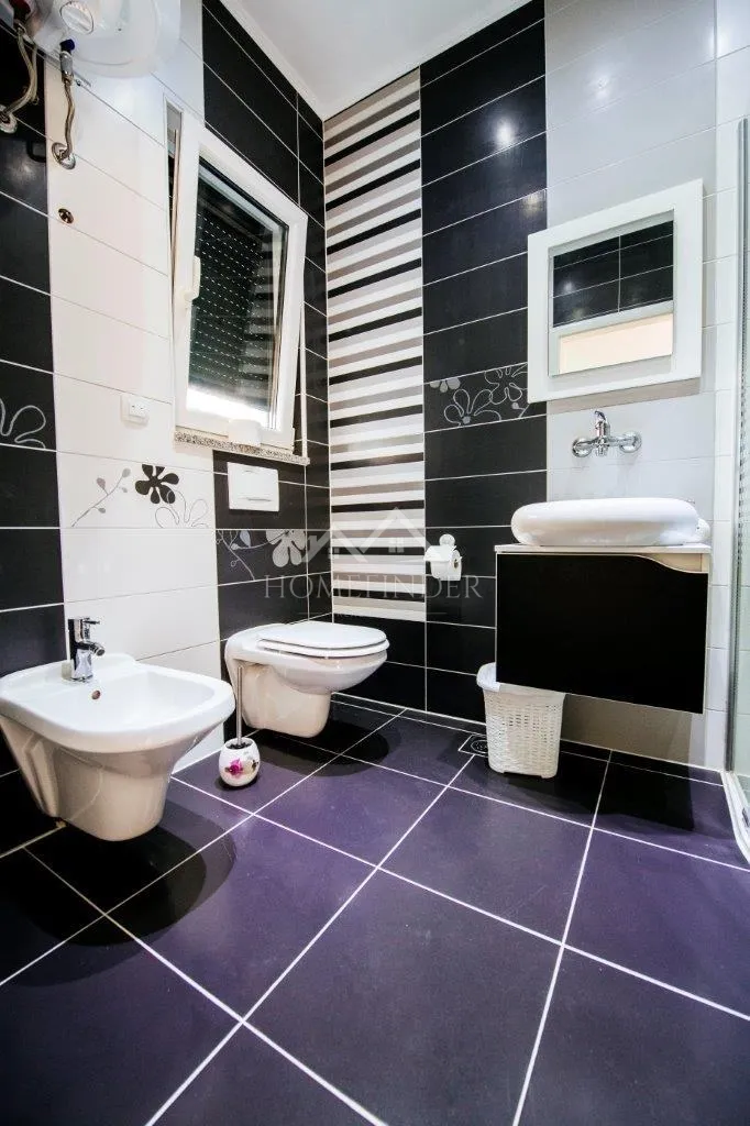 vila s 4 apartmana, proboj, pag, 80m od mora, 228m2 - slika 10