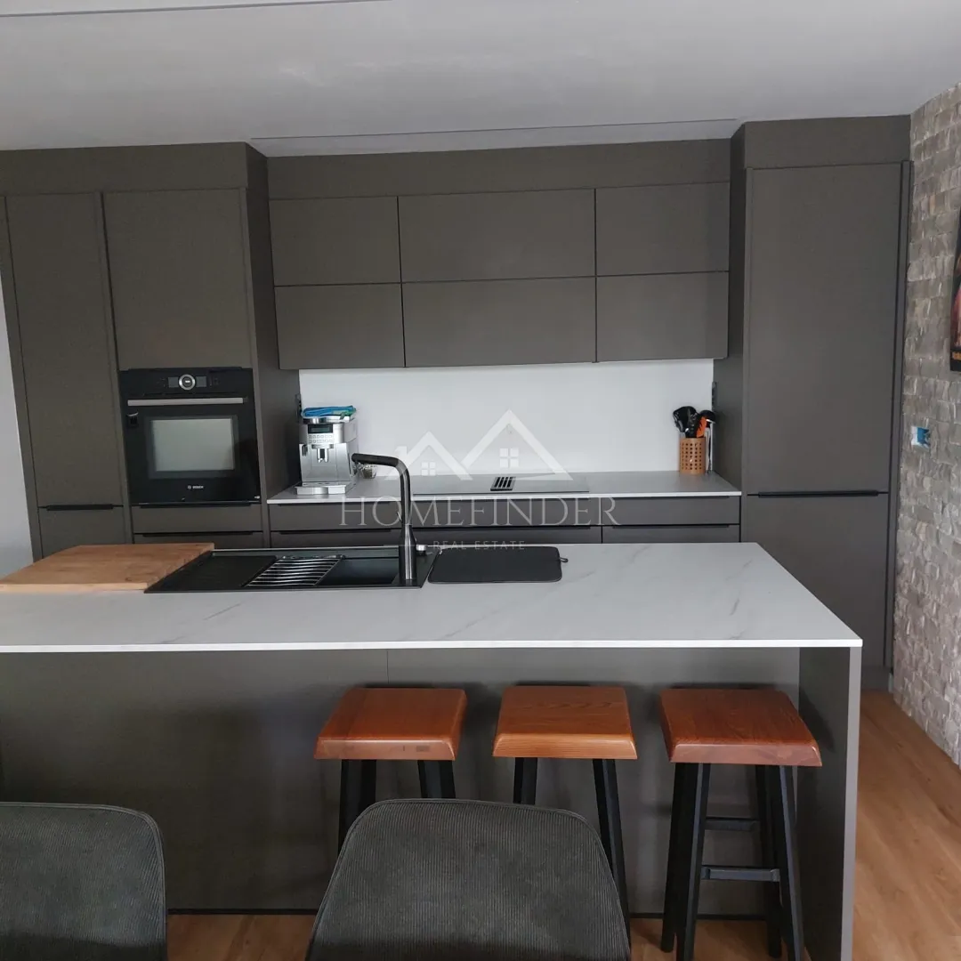 moderna vila sa tri stana - kaštel štafilić - slika 4