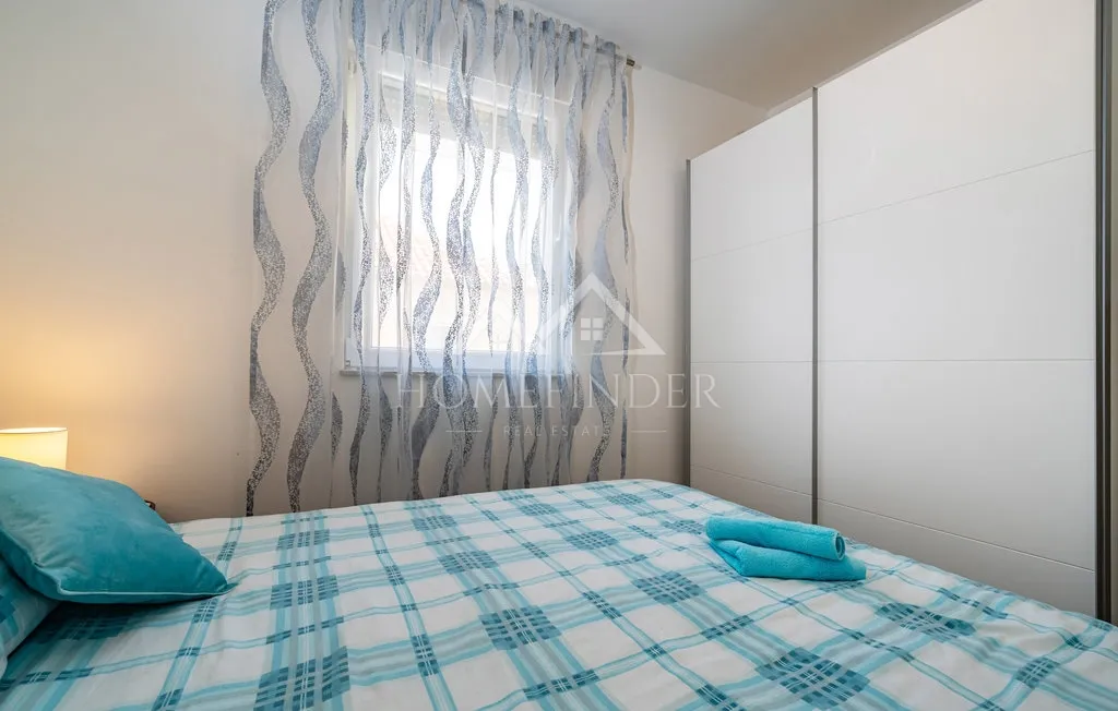 moderna kuća s bazenom i 2 apartmana, 200m od mora, gornji karin - slika 11