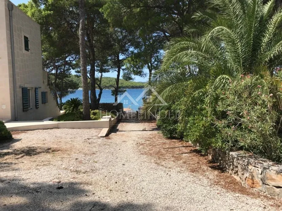 milna, brač – prekrasna kuća 200 m², 20m od mora - slika 2