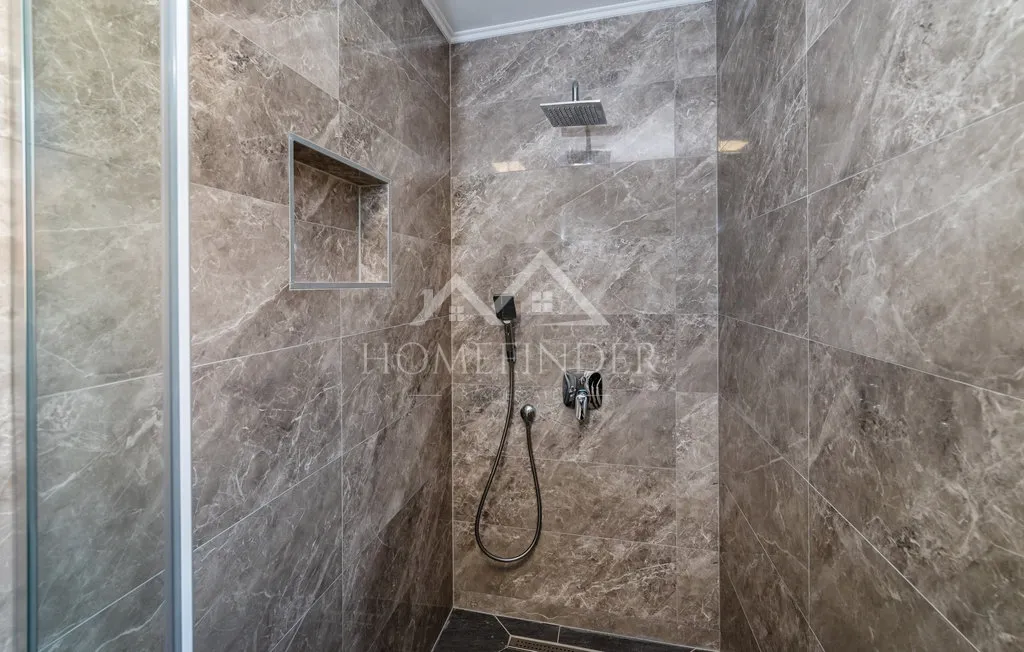 moderna kuća s bazenom i 2 apartmana, 200m od mora, gornji karin - slika 16
