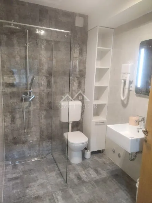 funkcionalna višenamjenska kuća u strmcu, 300 m2, ( 8s), 6 vpm - slika 49