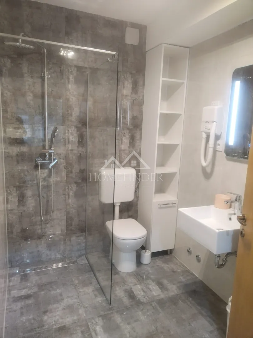 funkcionalna višenamjenska kuća u strmcu, 300 m2, ( 8s), 6 vpm - slika 30