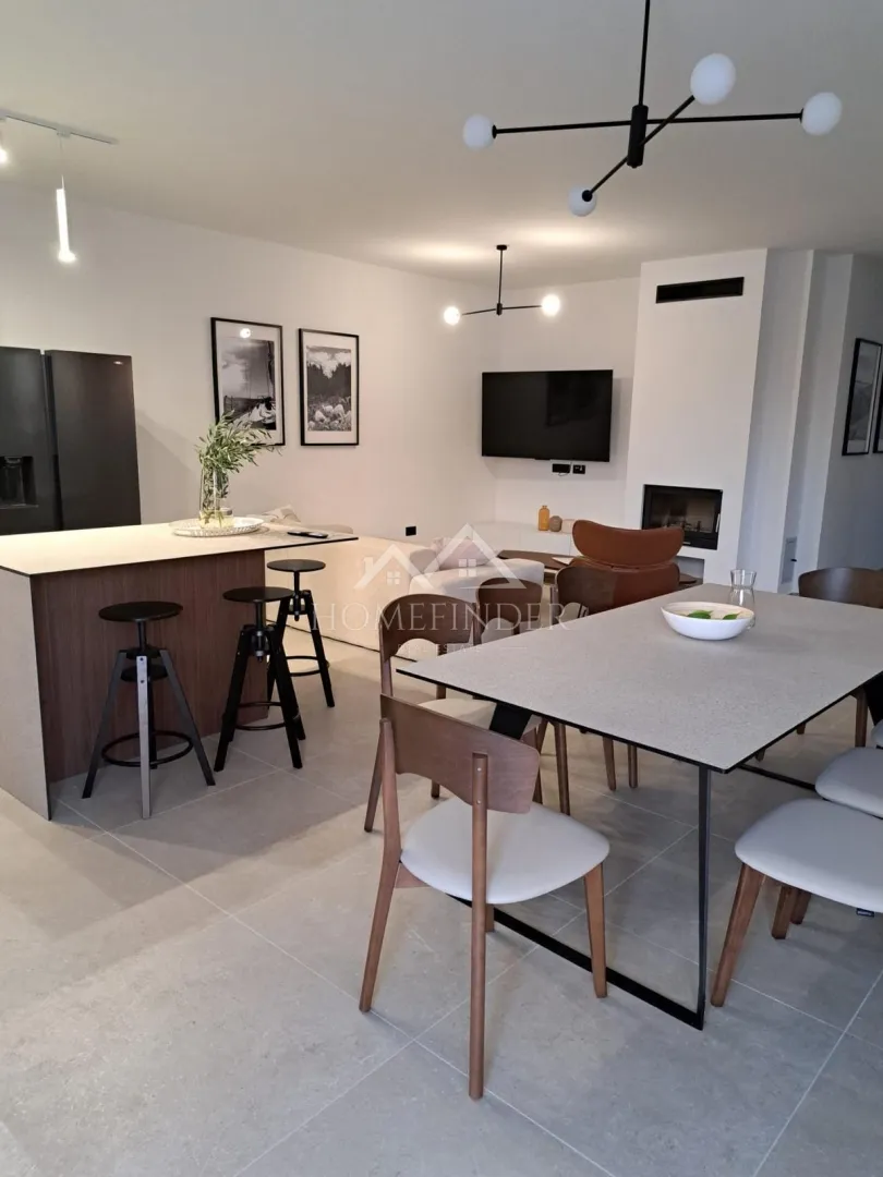 urbana vila s bazenom, (5s), 4 vpm, smart house 200 metara od mora - slika 40