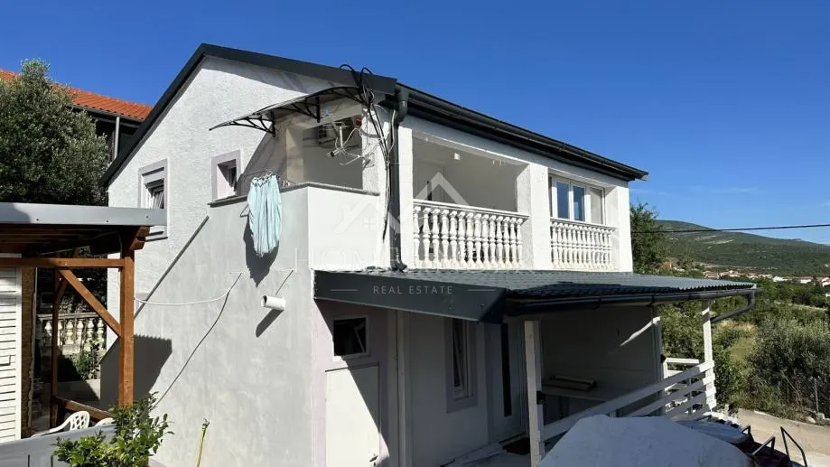 kuća sa 3 apartmana s pogledom na more, obrovac, 250m od plaže - slika 2