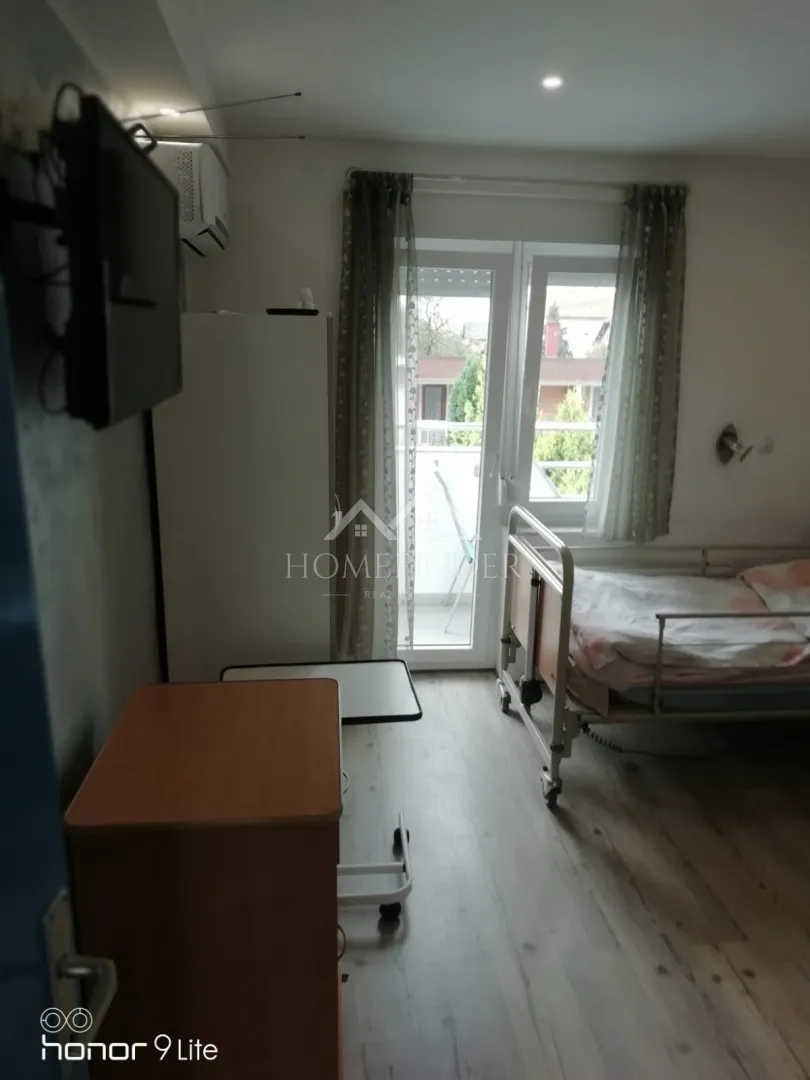 funkcionalna višenamjenska kuća u strmcu, 300 m2, ( 8s), 6 vpm - slika 37