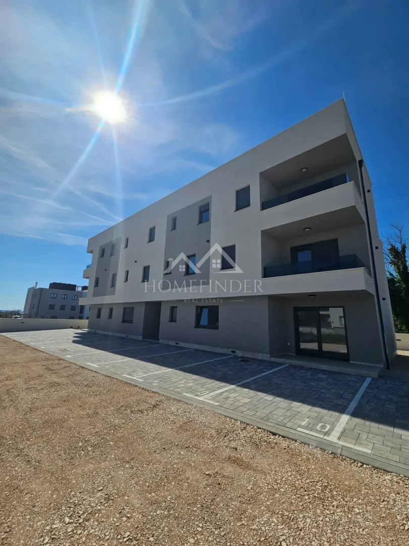 Penthouse s pogledom na more i bazenom, Privlaka, 82m2 NOVOGRADNJA