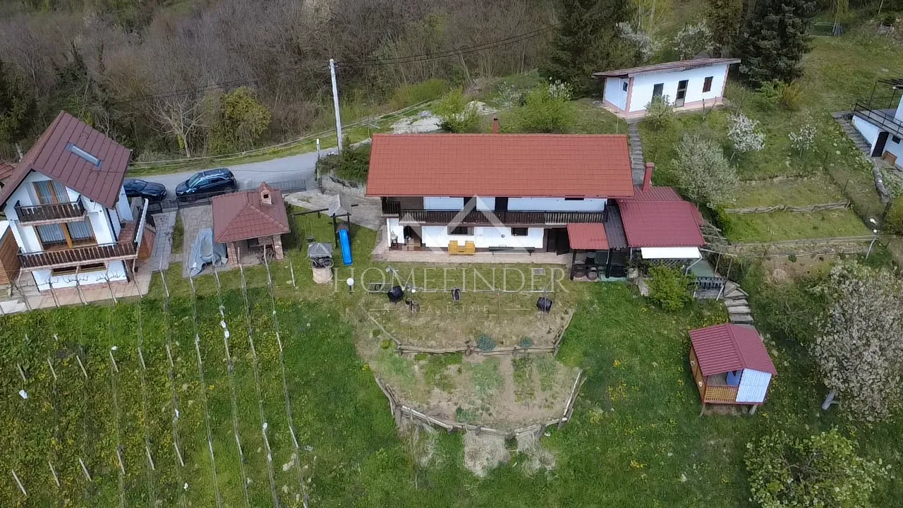 vikendica s preljepim pogledom i dvorištem, veliko trgovišće - slika 5