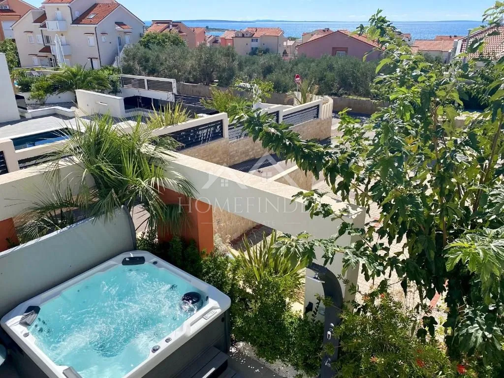 moderan dvoetažni stan s panoramskim pogledom na more, 179m², novalja - slika 18