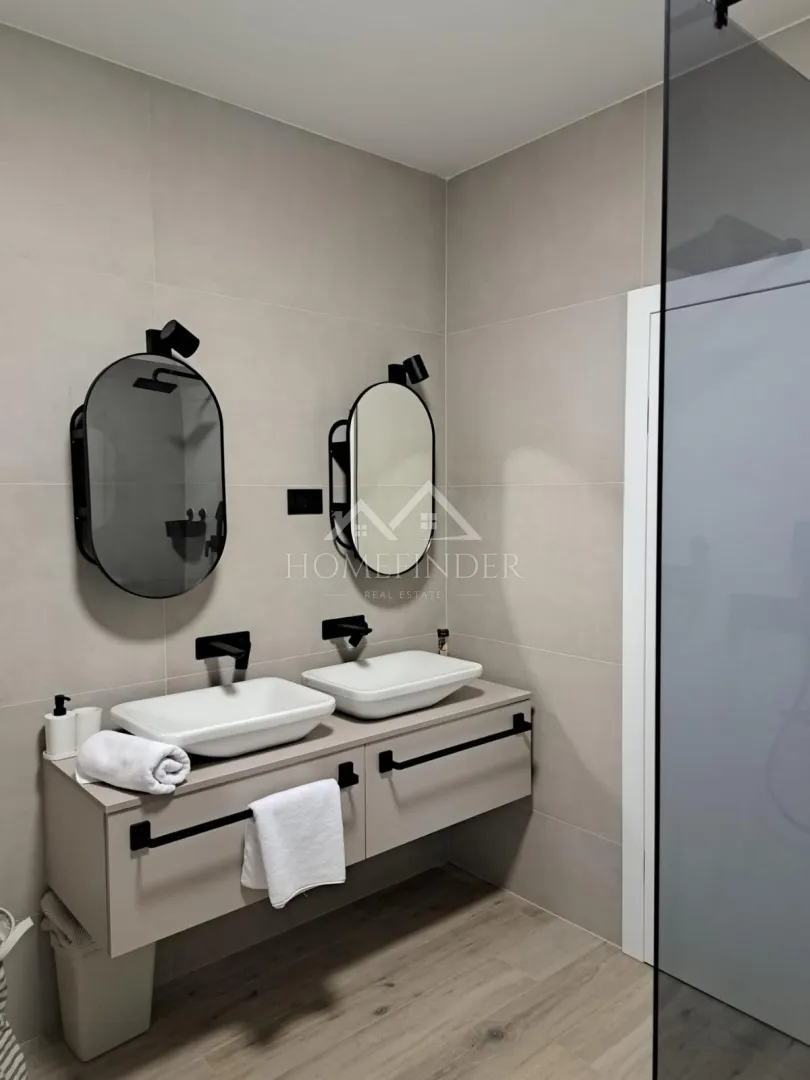 urbana vila s bazenom, (5s), 4 vpm, smart house 200 metara od mora - slika 37