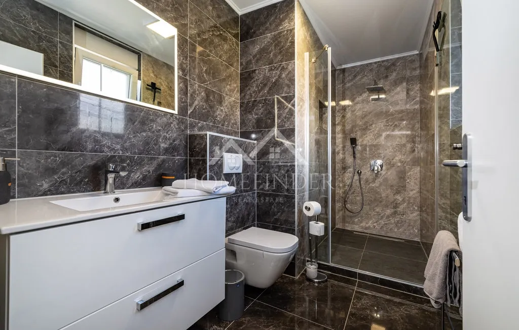 moderna kuća s bazenom i 2 apartmana, 200m od mora, gornji karin - slika 15