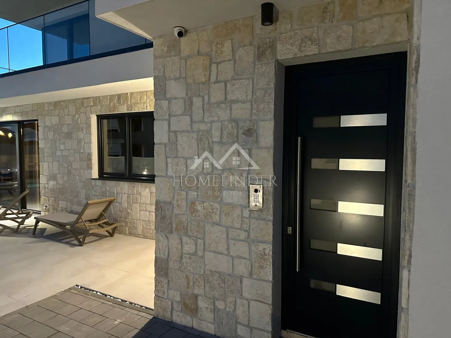 urbana vila s bazenom, (5s), 4 vpm, smart house 200 metara od mora - slika 12