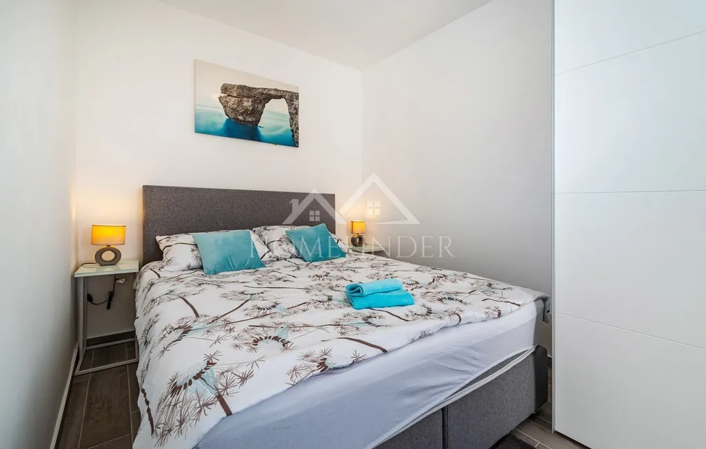 moderna kuća s bazenom i 2 apartmana, 200m od mora, gornji karin - slika 13