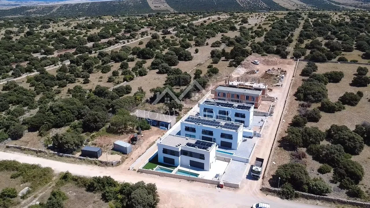 stan s privatnim bazenom, dvoetažni, 110m2, mandre, novogradnja - slika 2