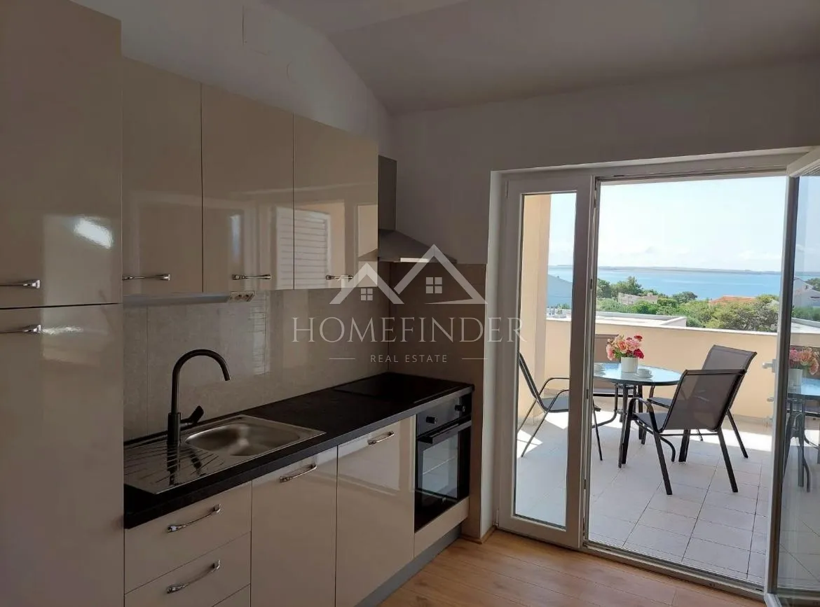 Apartman sa 2 stambene jedinice, 134m², 120m od mora, Košljun, Pag