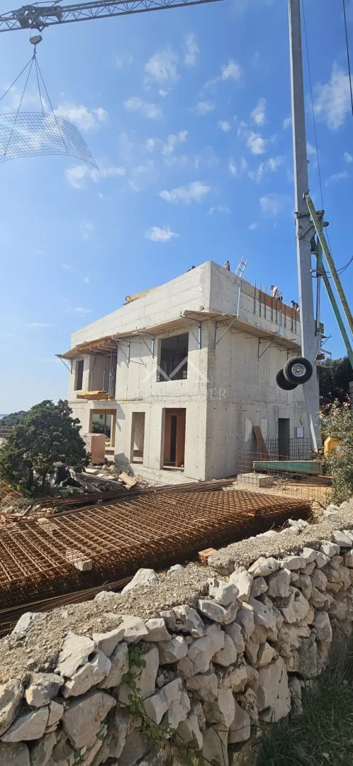 luksuzni stan s bazenom, vrtom i pogledom na more, 99m2, 4s, mandre, novogradnja - slika 2