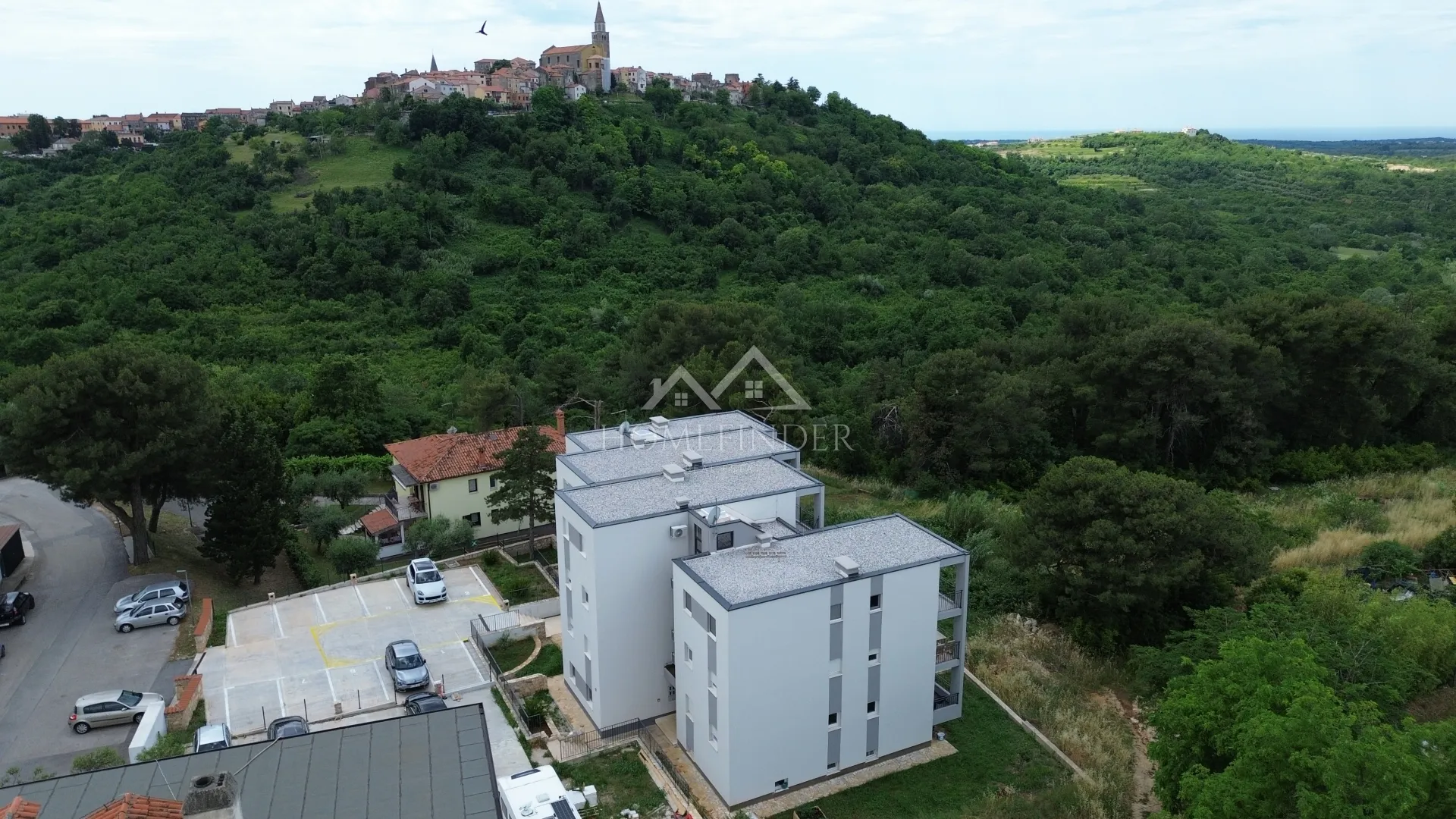 stan s dvorištem i predivnim pogledom 84m², buje - slika 11