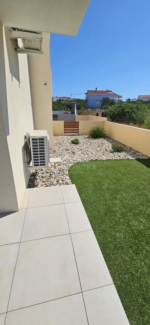 stan u prizemlju s vrtom, 86m2, povljana, novogradnja - slika 11
