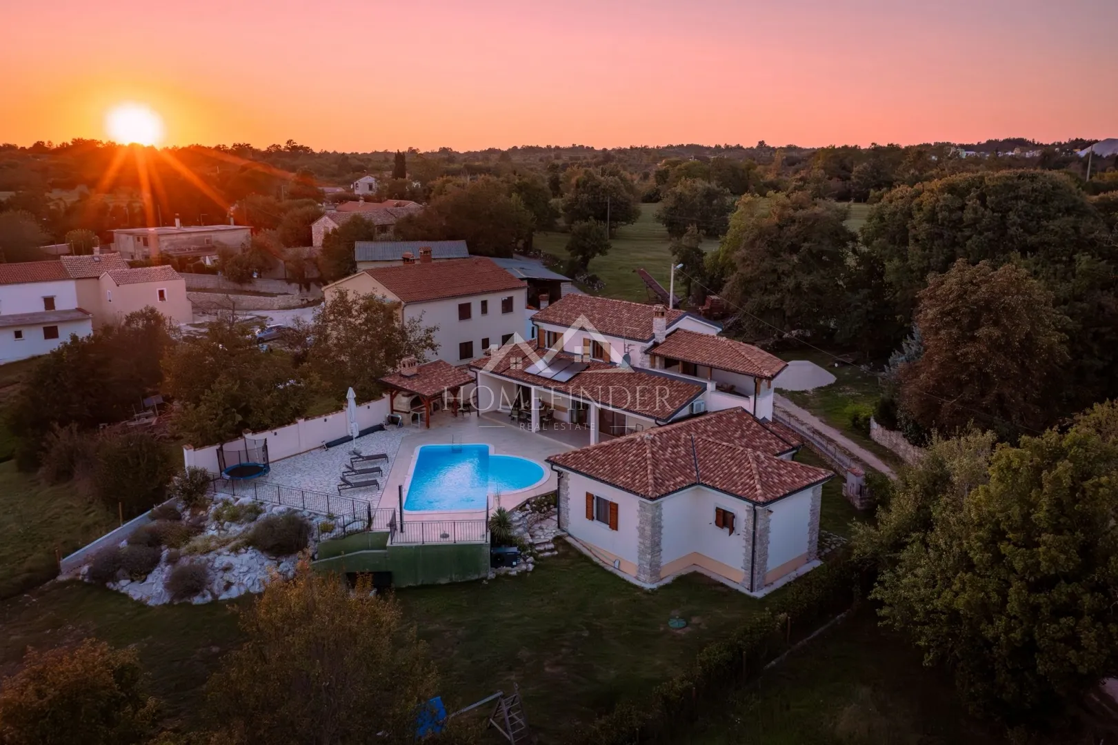 luksuzna vila s bazenom, privatnost, 398m2, žminj - slika 6