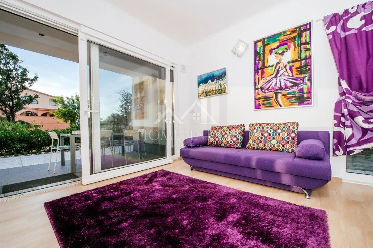 vila s 4 apartmana, proboj, pag, 80m od mora, 228m2 - slika 8