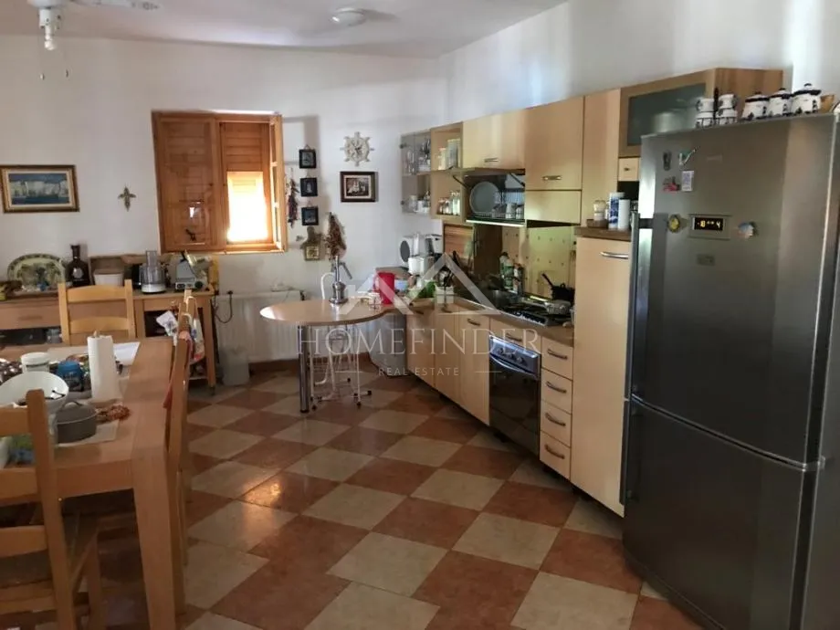 milna, brač – prekrasna kuća 200 m², 20m od mora - slika 8