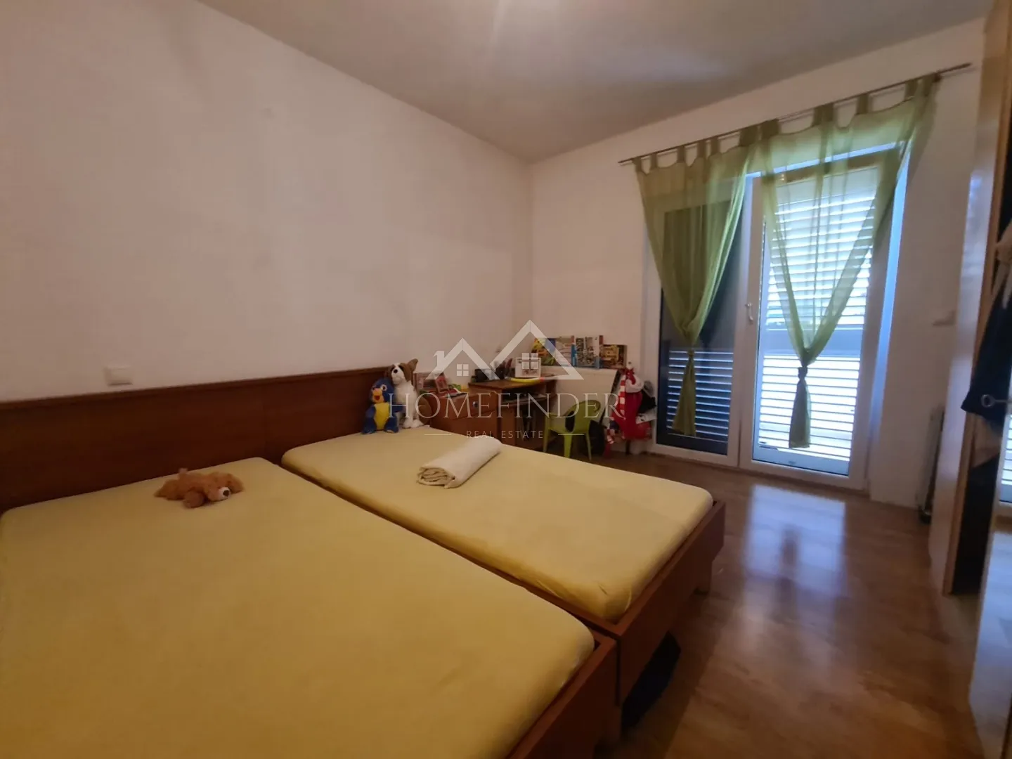 prostran apartman 200 m od mora, čiovo - slika 8