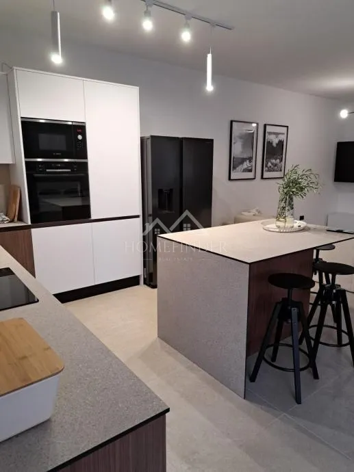 urbana vila s bazenom, (5s), 4 vpm, smart house 200 metara od mora - slika 41