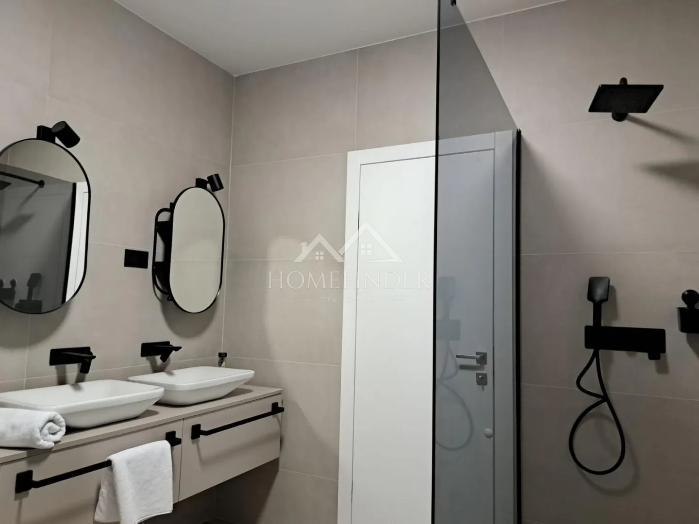 urbana vila s bazenom, (5s), 4 vpm, smart house 200 metara od mora - slika 20