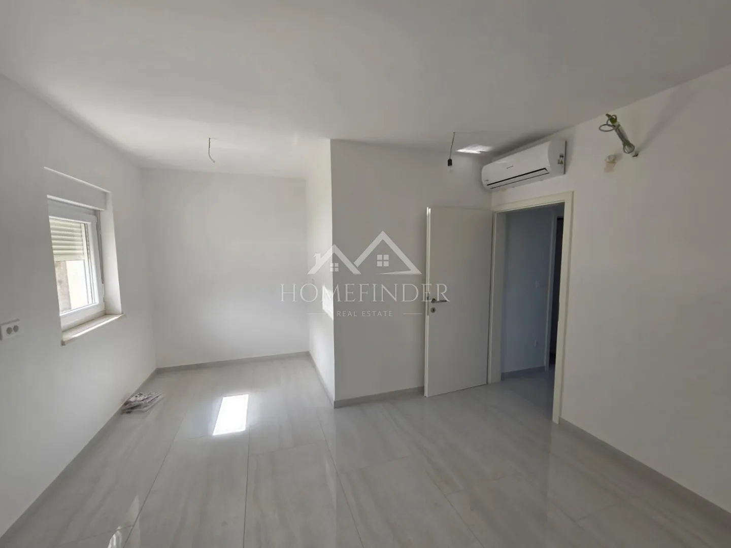 stan s dvorištem i predivnim pogledom 84m², buje - slika 9