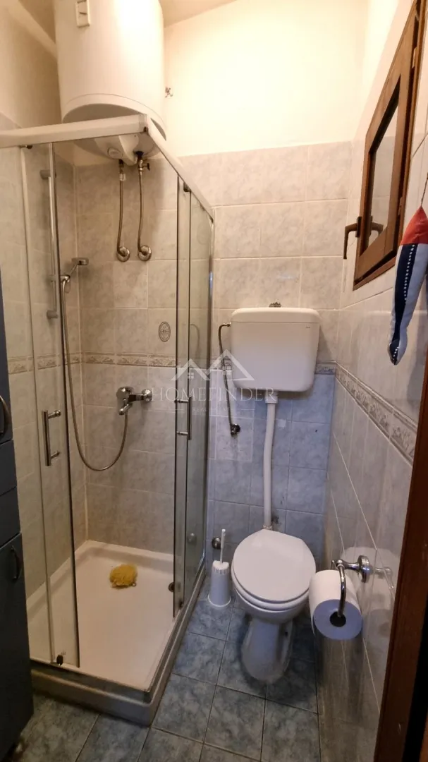 dva objekta u strogom centru gunduliceva 58m2 - slika 13
