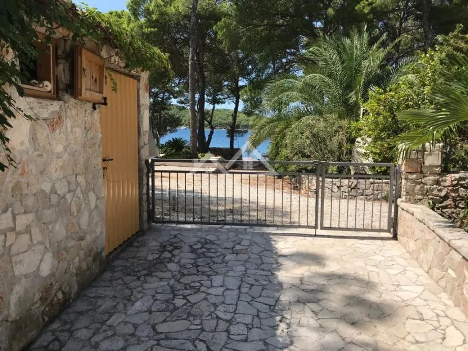 milna, brač – prekrasna kuća 200 m², 20m od mora - slika 4