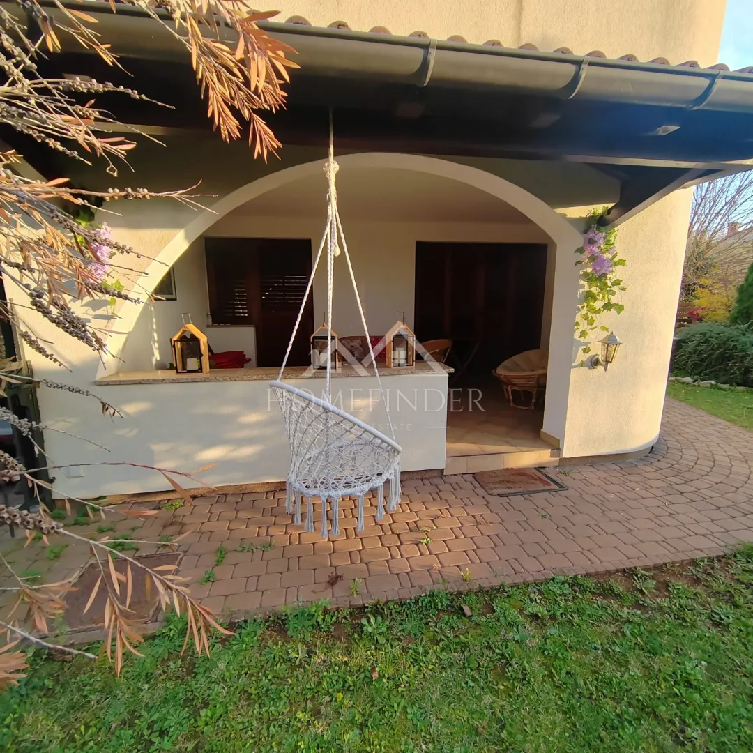 stan / apartman, 71 m², otok krk, malinska – okućnica 100m2 i parking - slika 3