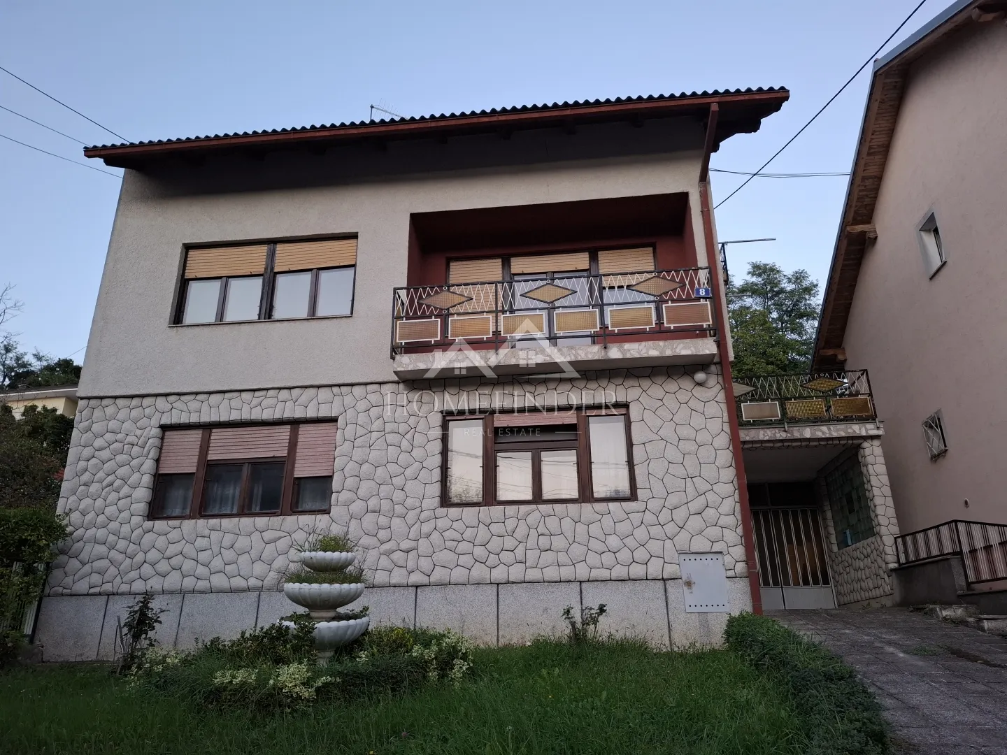 Kuća na Graberju, 260m2, 3 odvojena stana, 1200m od Črnomerca - Zagreb