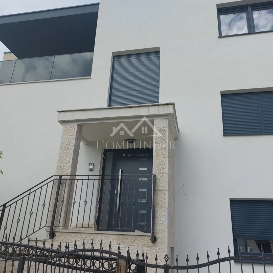 moderna vila sa tri stana - kaštel štafilić - slika 3