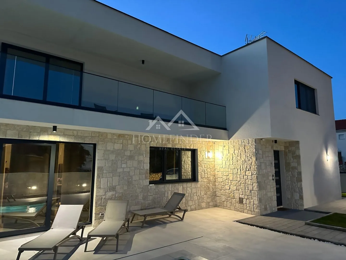 urbana vila s bazenom, (5s), 4 vpm, smart house 200 metara od mora - slika 10