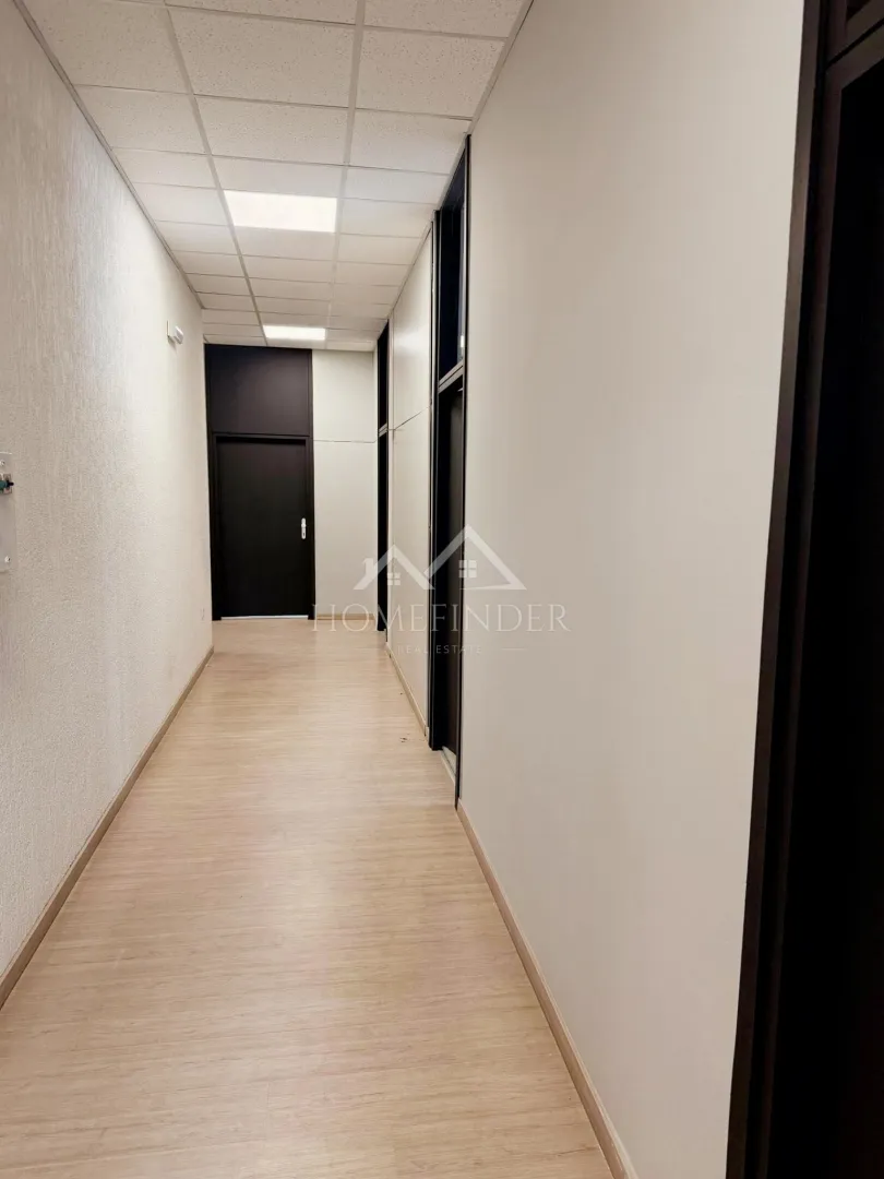 potpuno renovirani uredi za najam, ukupno 238, 69m² - slika 9