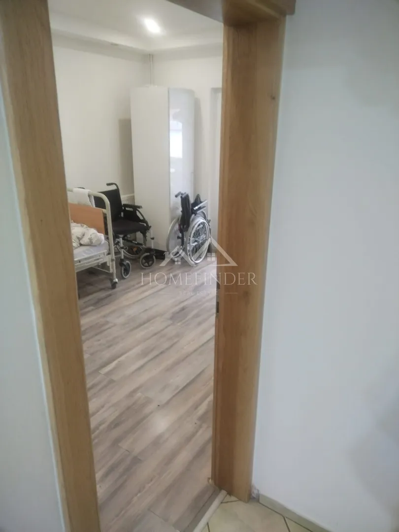 funkcionalna višenamjenska kuća u strmcu, 300 m2, ( 8s), 6 vpm - slika 32