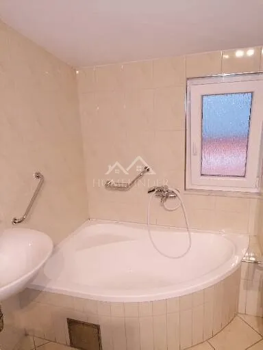 funkcionalna višenamjenska kuća u strmcu, 300 m2, ( 8s), 6 vpm - slika 36